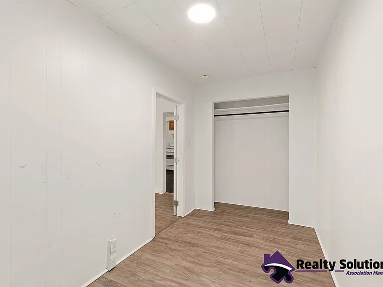 733 E Cherry St — Photo 25
