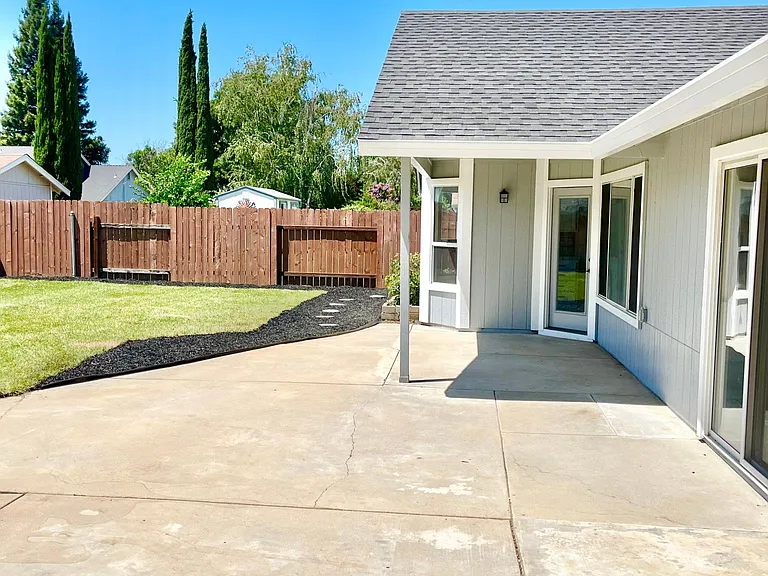 1654 Rebecca Dr — Photo 20