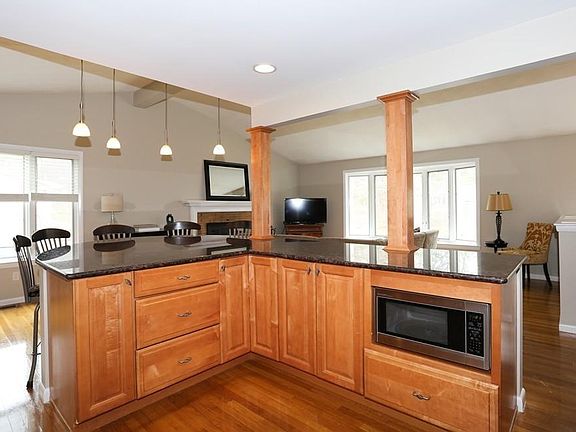 5th image of 14 Dawson Dr