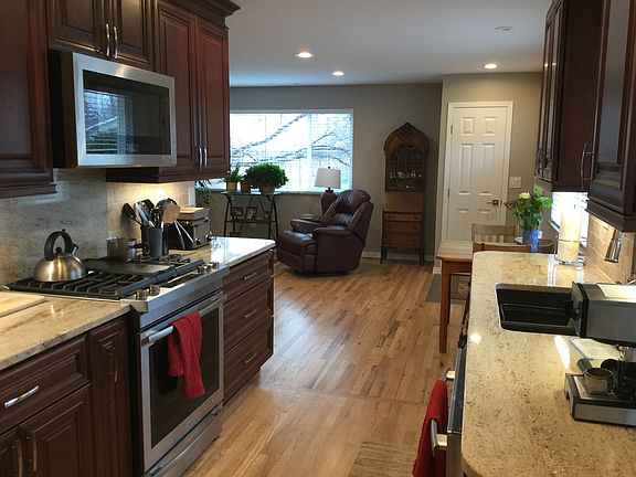 3rd image of 1077 Berea Dr