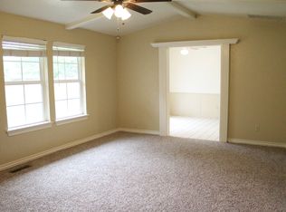 901 Mercury Rd, Edmond, OK 73003