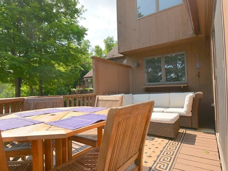3 Lakeview Pl — Photo 2