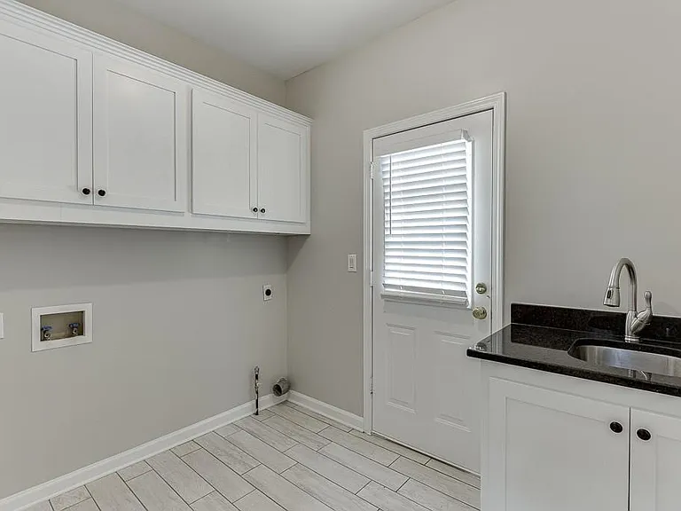 9345 Riverclub Pkwy — Photo 26