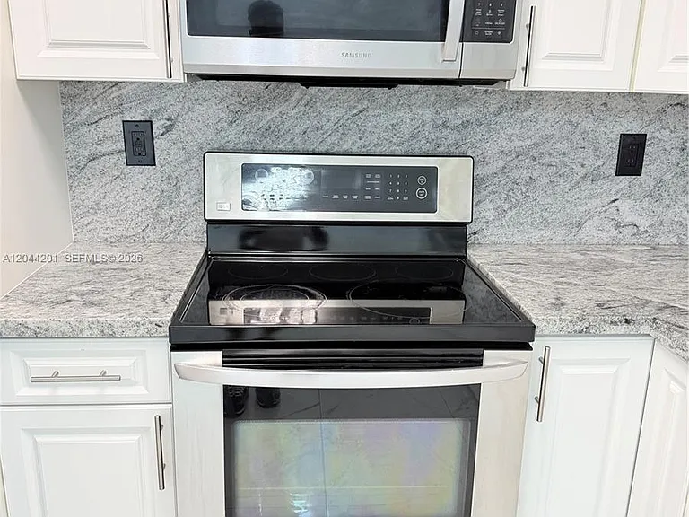119 SW 6th Ln #119 — Photo 6