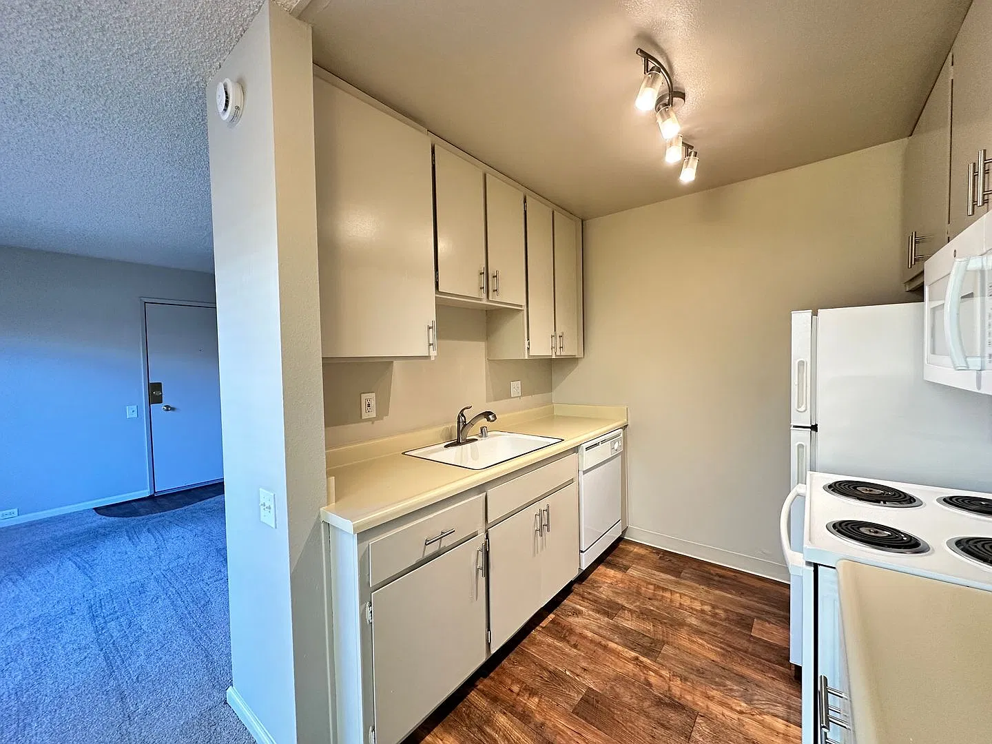 Near Everything, All Amenities! 1616 Q Street, Camellia Court Apartments — Photo 3
