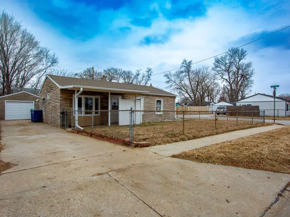 1103 Silver Ln, Carter Lake, IA 51510