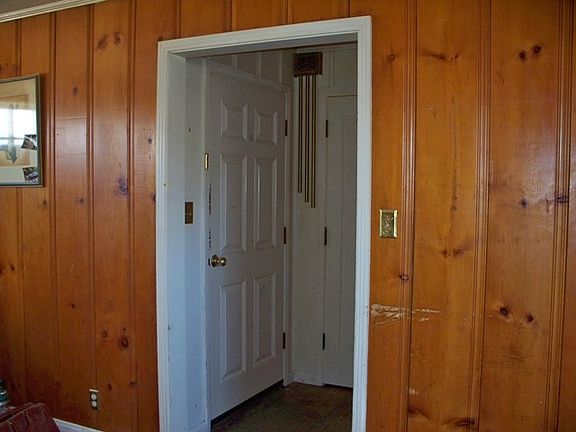 2nd image of 1433 Douglas Ave