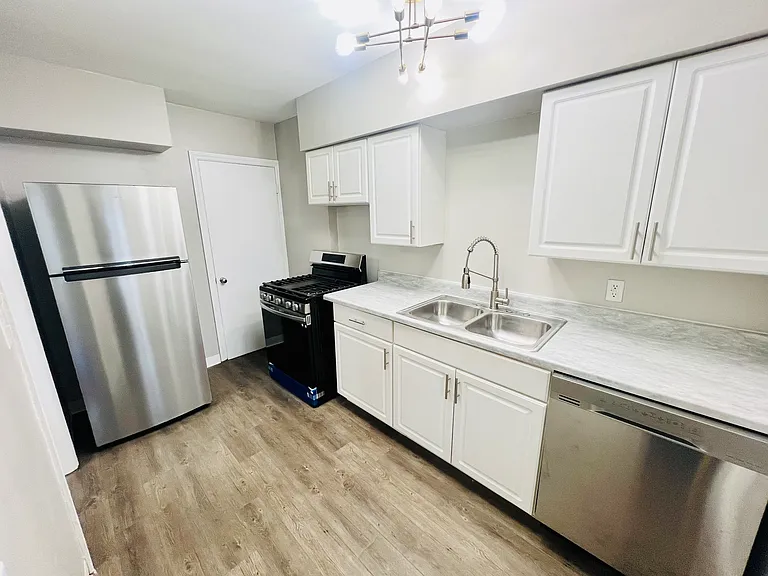 1571 Waltham Rd — Photo 2