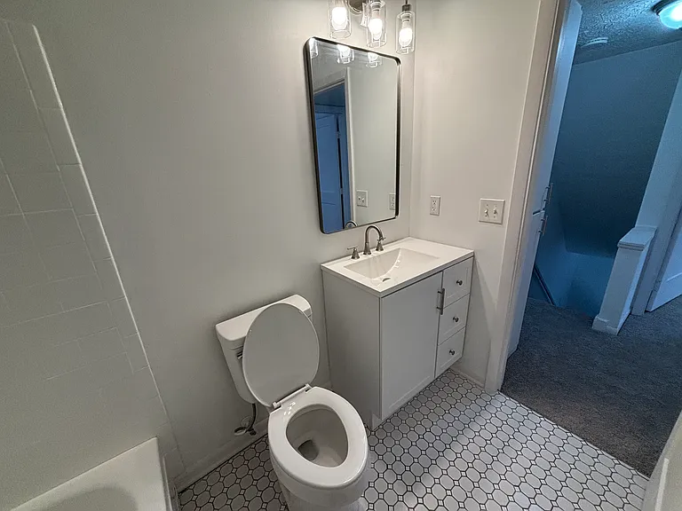 526 Forest St — Photo 12