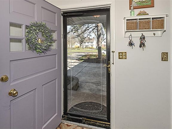 4th image of 22526 Fairmount Blvd
