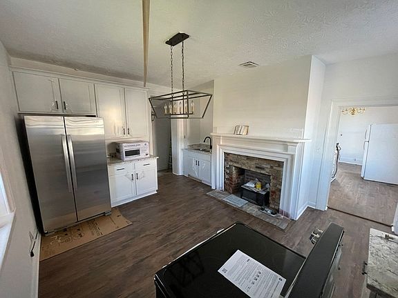 3rd image of 231 Main St