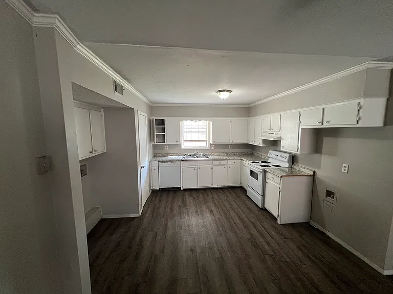 10 Colonial Dr #B — Photo 1