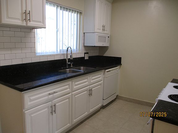 4th image of 2453 Montrose Ave #E