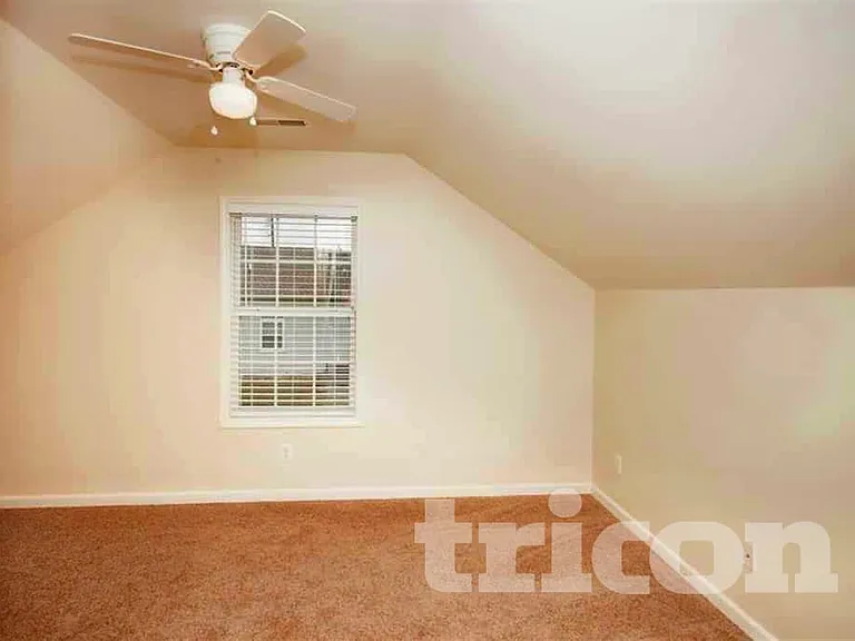 2315 Devonshire Dr — Photo 9