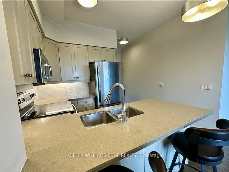 112 King St E #405 — Photo 13