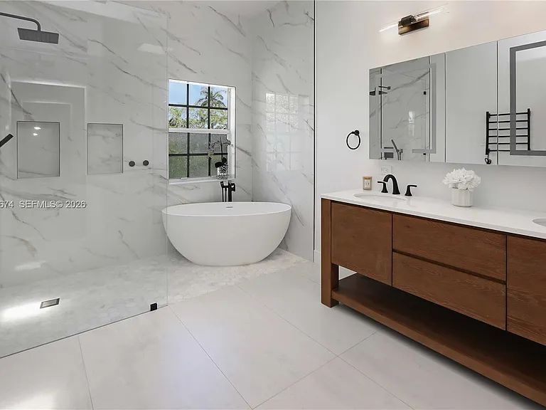 4022 Pinewood Ln — Photo 16
