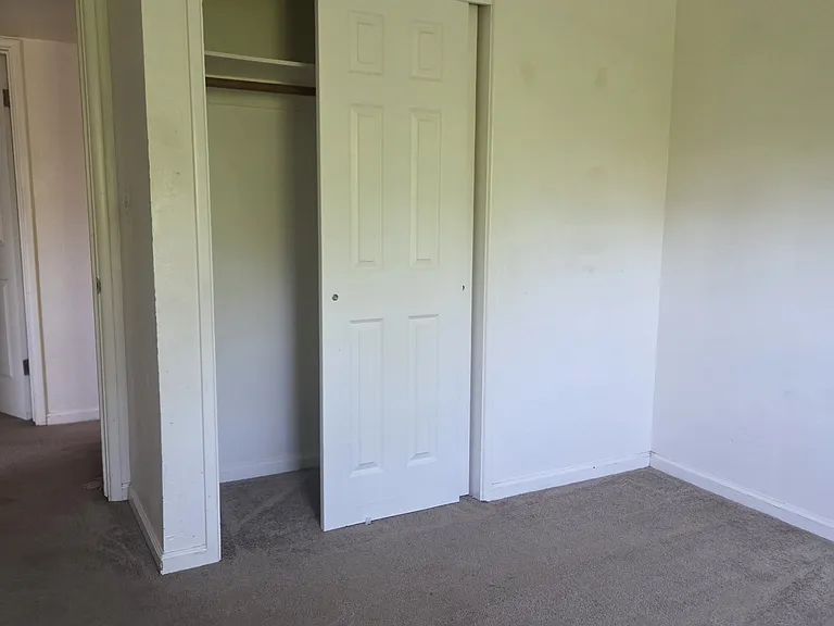 2420 E Pontiac Way — Photo 30