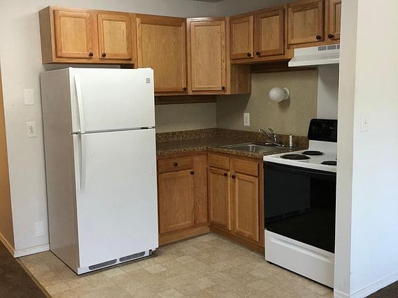 YOU WILL NEVER GER SUCH 
.....
THE Best Studio Apartments in Detroit, BY FAR..... for Only $595 a month __
LIMITED AVILABILITY