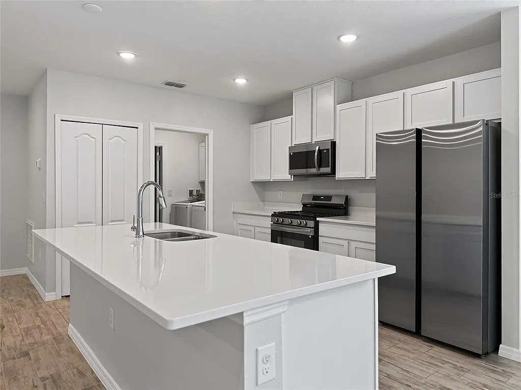 4 bed, 2.0 bath, 1863 sqft, $2,200 — Photo 4