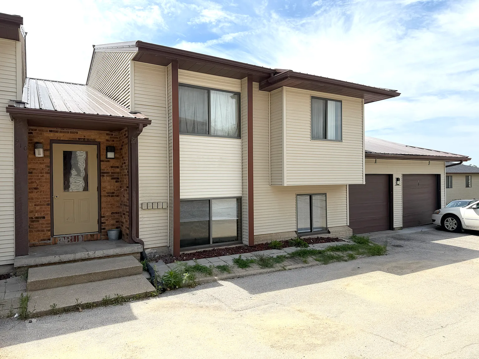 2 bed, 800 sqft, $830 — Photo 1