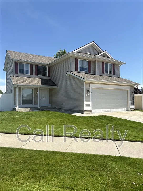 4 bed, 2.5 bath, 1897 sqft, $2,400 — Photo 1