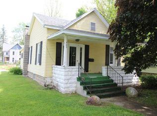 305 High St SE, Lowell, MI 49331