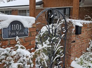 1101 Park Manor St, Nichols Hills, OK 73116