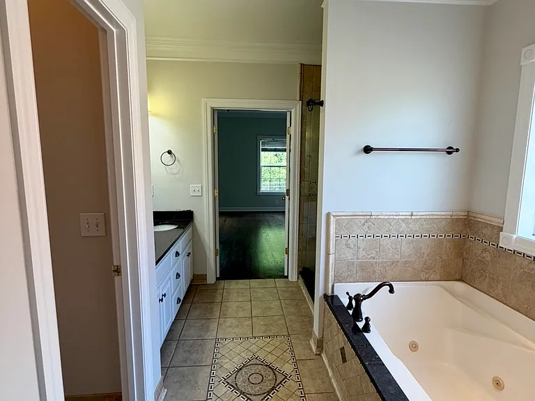 2256 Westwood Dr — Photo 16