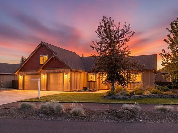 2nd image of 243 NW Saddle Ridge Loop