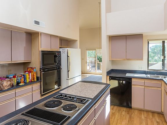 5th image of 2215 Clubhouse Dr