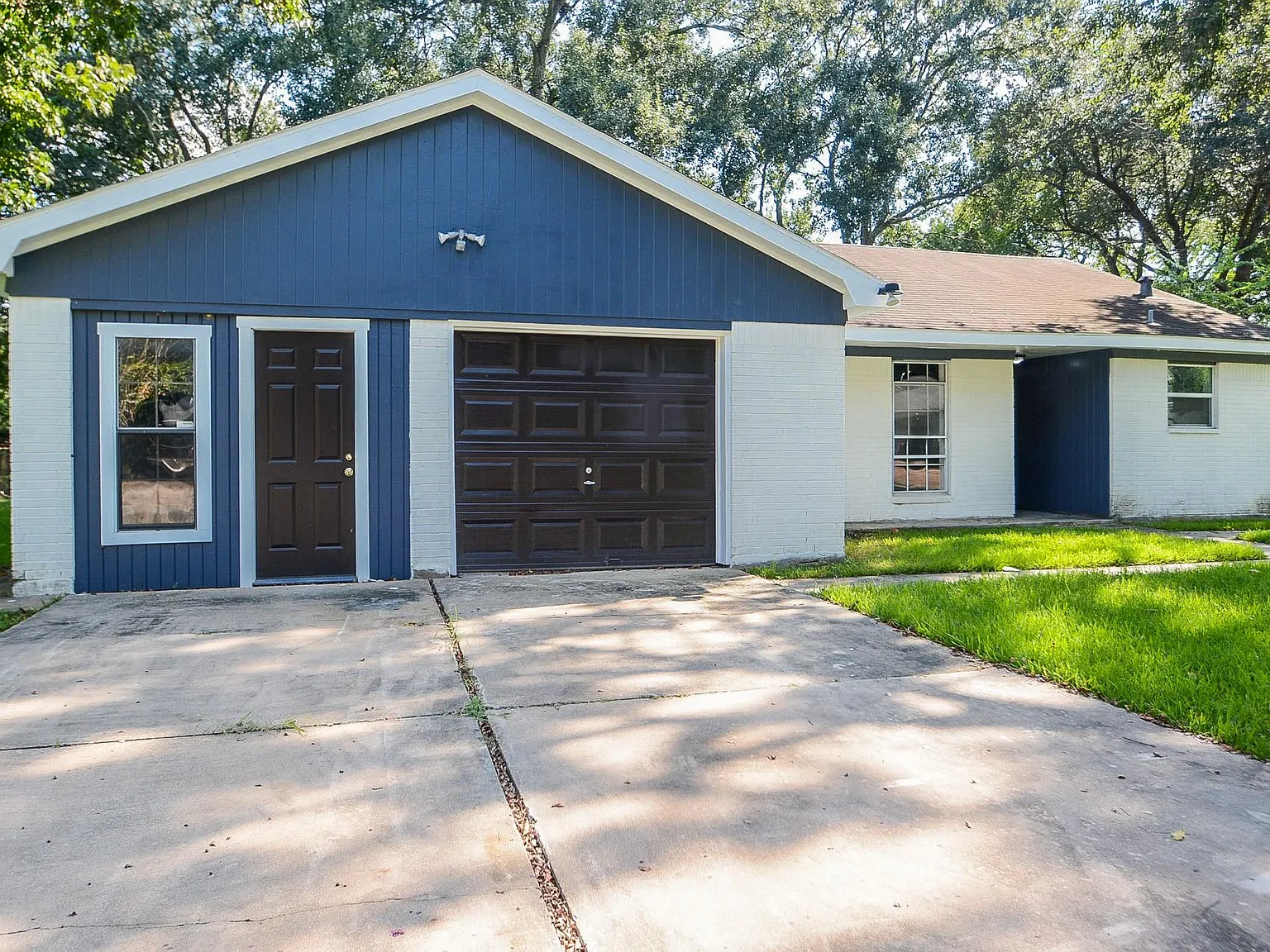 3 bed, 2.0 bath, 1300 sqft, $2,200 — Photo 4