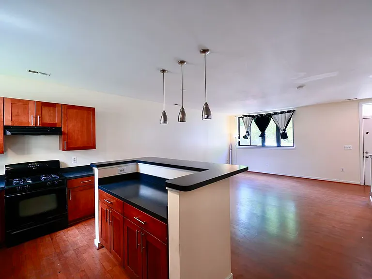 621 N 10th St #1 — Photo 27