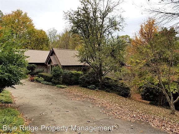 3rd image of 4229 Skyland Ln