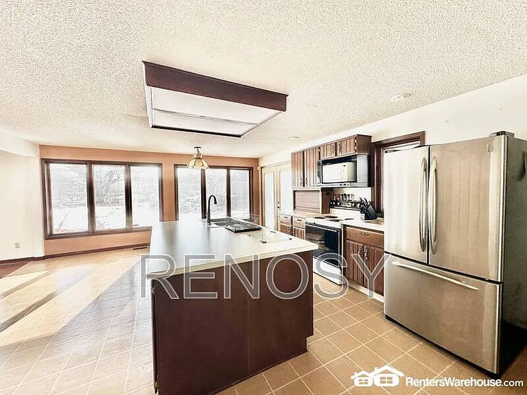 3006 Fleur Dr — Photo 9
