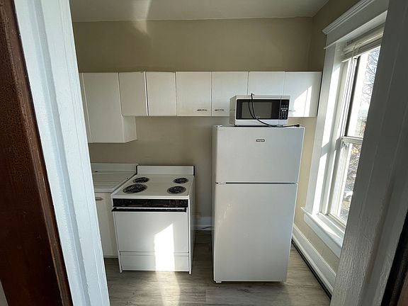 3rd image of 202 E Jefferson St #408