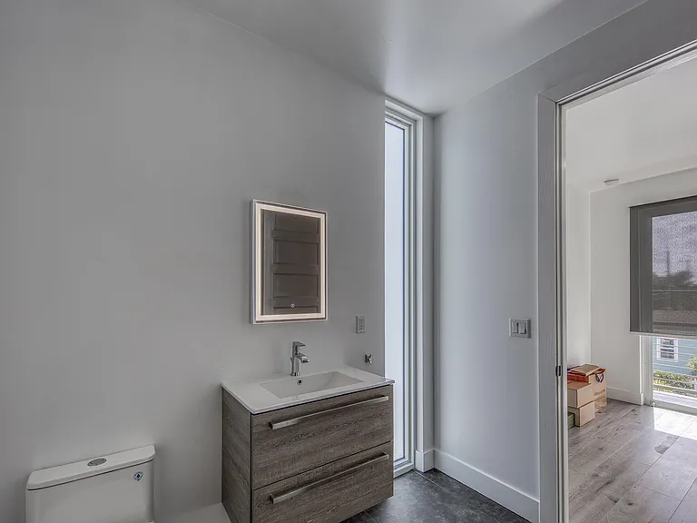 714 6th Ave N #1 — Photo 43
