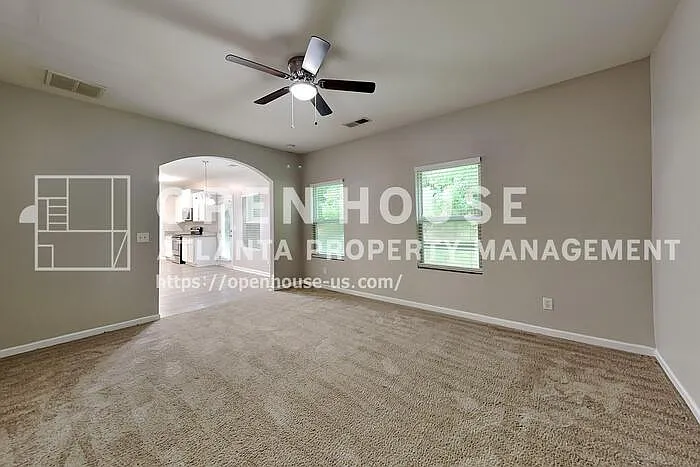 5 bed, 2.5 bath, 2492 sqft, $2,375 — Photo 4