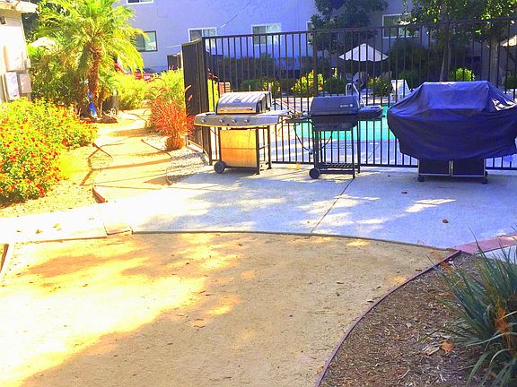2nd image of 5051 Whitsett Ave #2027