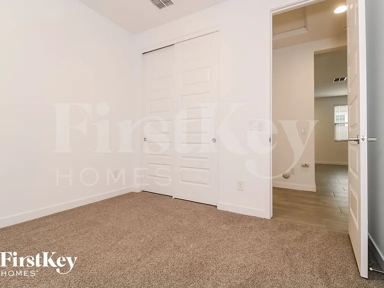 12516 W Kaler Dr — Photo 12