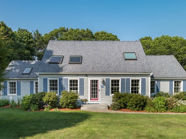 17 Dixon Drive, Mashpee, MA 02649