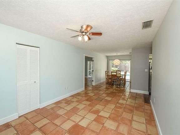4th image of 4256 Berkshire Dr