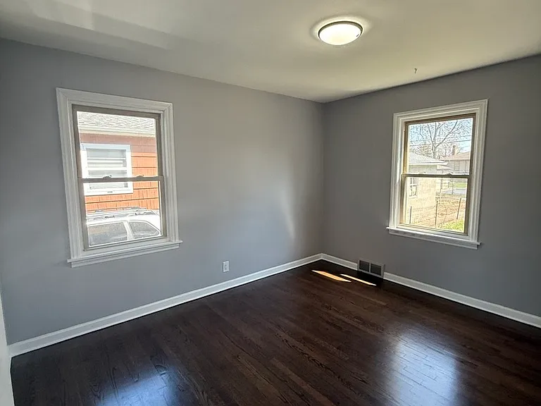 18343 Oakwood Ave — Photo 11