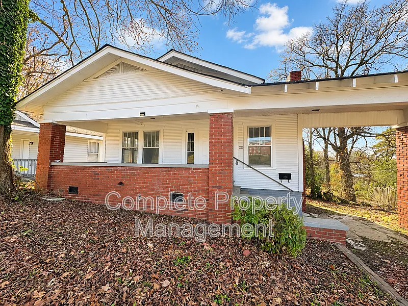 3 bed, 1.0 bath, 1156 sqft, $1,150 — Photo 2