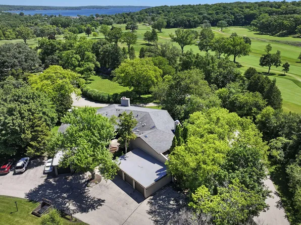 880 Windsor Dr, Fontana, WI 53125