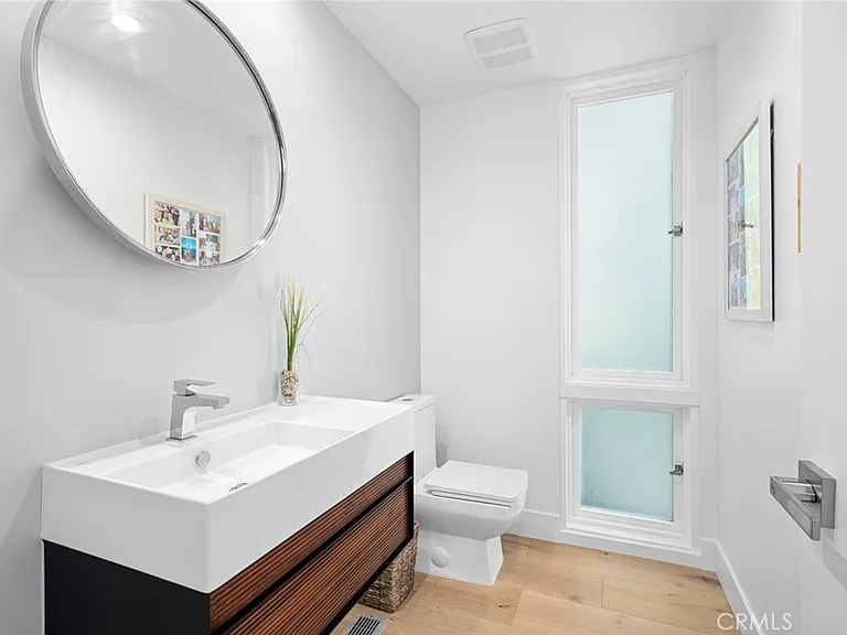1061 Skyline Dr — Photo 32