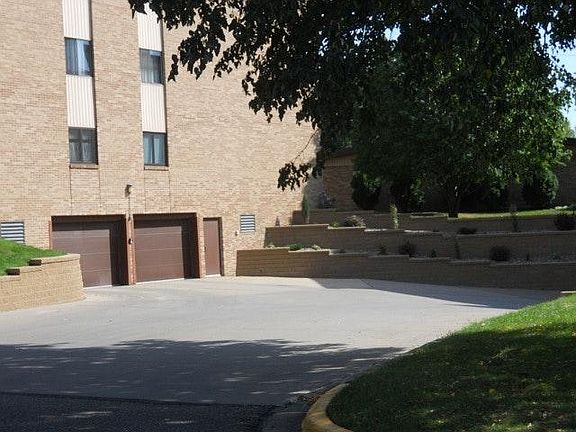 4th image of 2670 Oxford St N APT 210