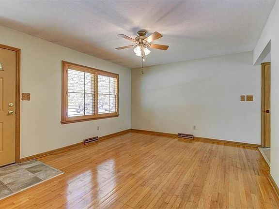 5th image of 3609 S Brentwood Ave
