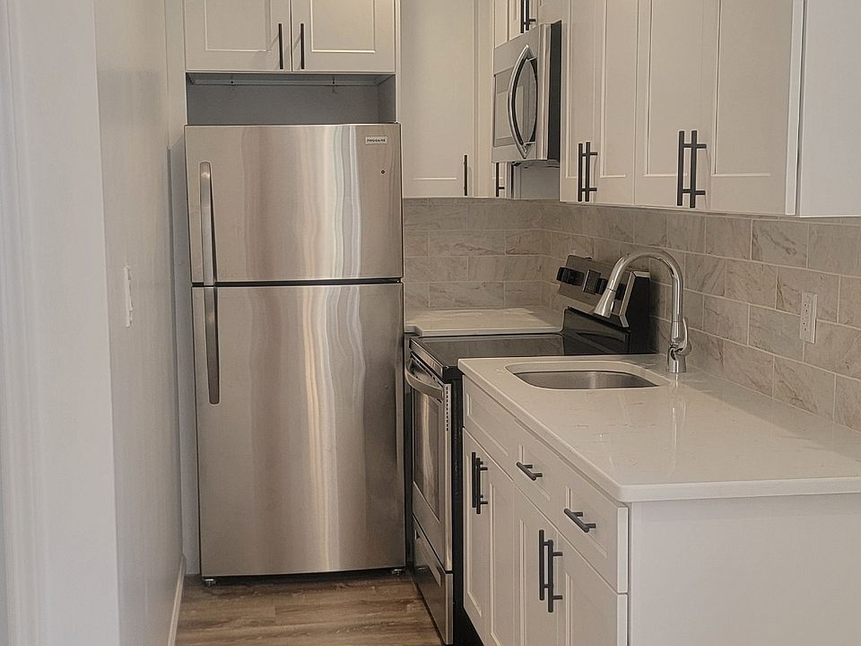 1st image of 2423 Gillmore St