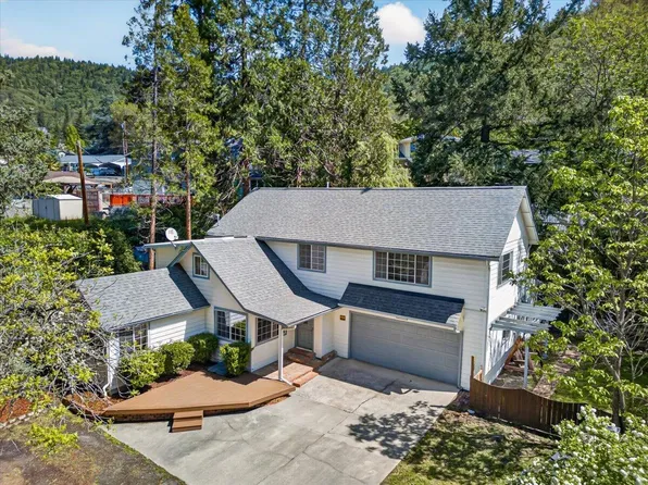 1635 NE Beacon Dr, Grants Pass, OR 97526