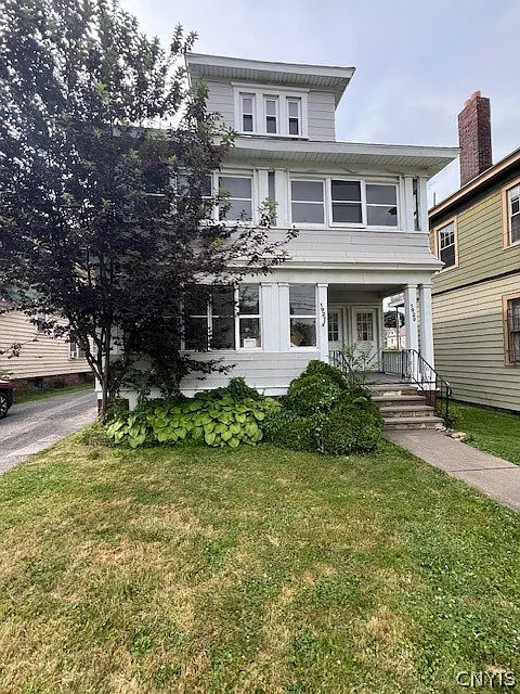 2 bed, 1.0 bath, 2184 sqft, $1,200 — Photo 1